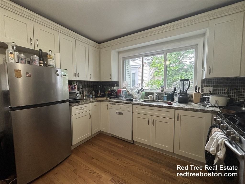 375 Prospect St #2 - Photo 2 of 15