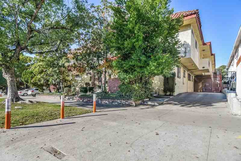 215 S Rampart Blvd - Photo 7 of 16
