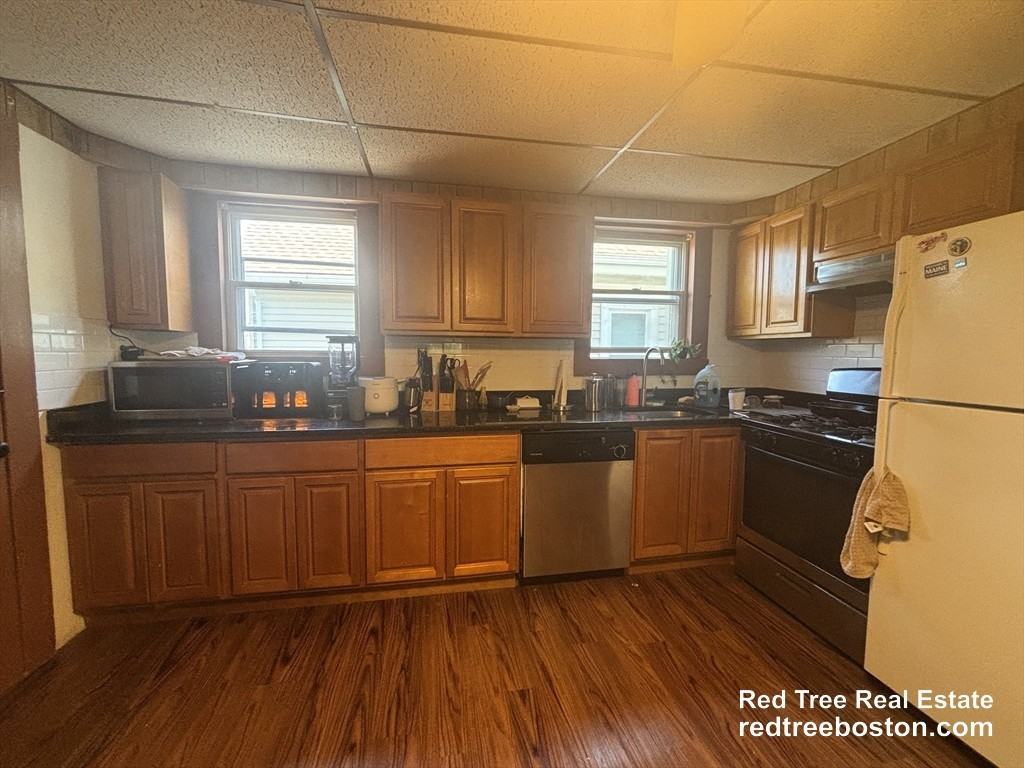 11 Eliot St #2 - Photo 2 of 17