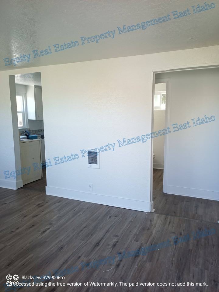 ID - 1020 S Broadway Street - LB - Photo 4 of 10