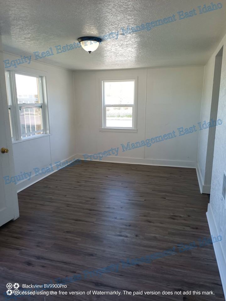ID - 1020 S Broadway Street - LB - Photo 6 of 10