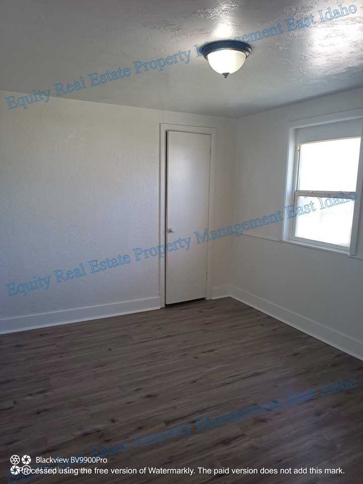 ID - 1020 S Broadway Street - LB - Photo 7 of 10