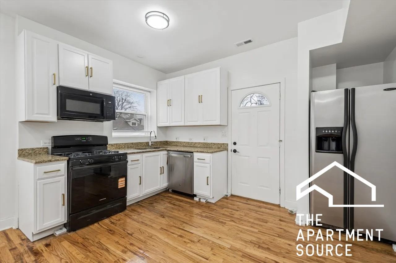 3849 W Ainslie St #1 - Photo 5 of 17
