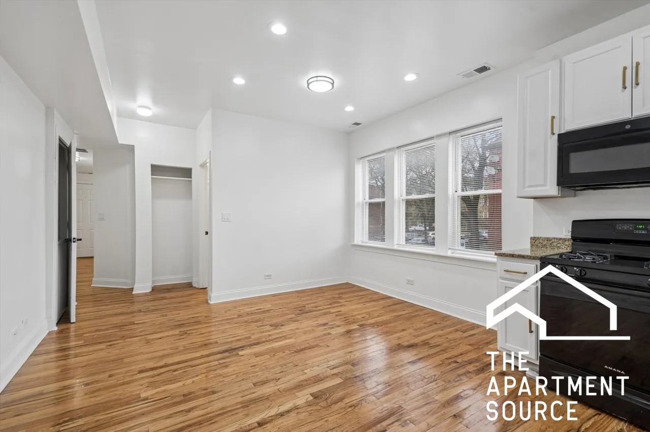 3849 W Ainslie St #1 - Photo 7 of 17
