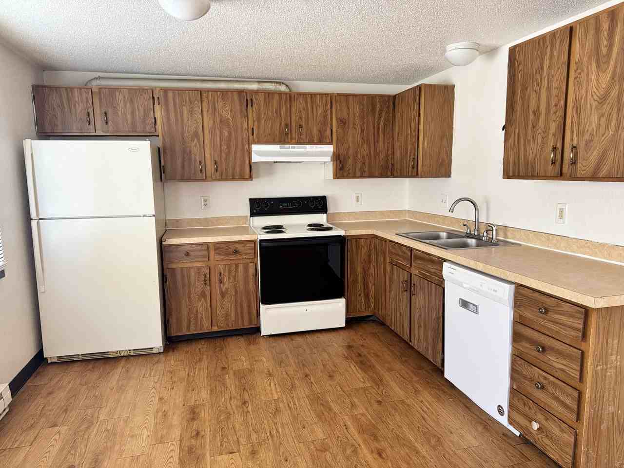 iEBR - 1158-1178 E 6th St - Photo 2 of 10