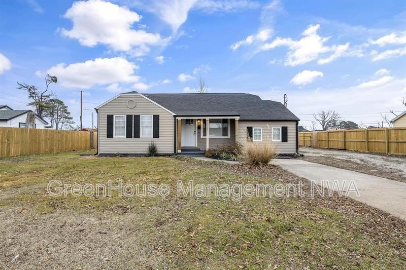 1111 N 10th St - Photo 2 of 22