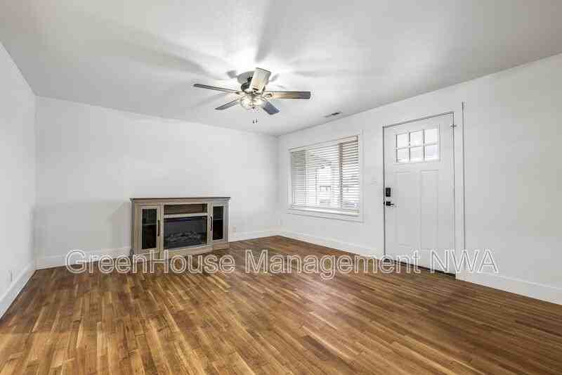 1111 N 10th St - Photo 4 of 22
