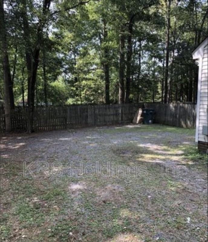 4426 Thorncroft Dr - Photo 3 of 6