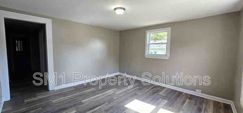 534 Cranbrook St - Photo 2 of 10