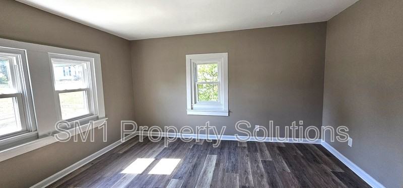 534 Cranbrook St - Photo 3 of 10