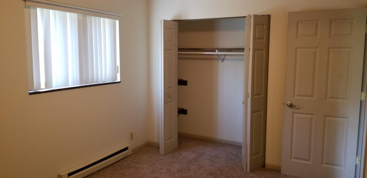 376 Lincoln Street - Photo 4 of 17