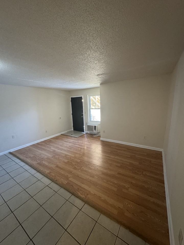 318 E 5th Ave 6 Galaxy - Photo 2 of 5