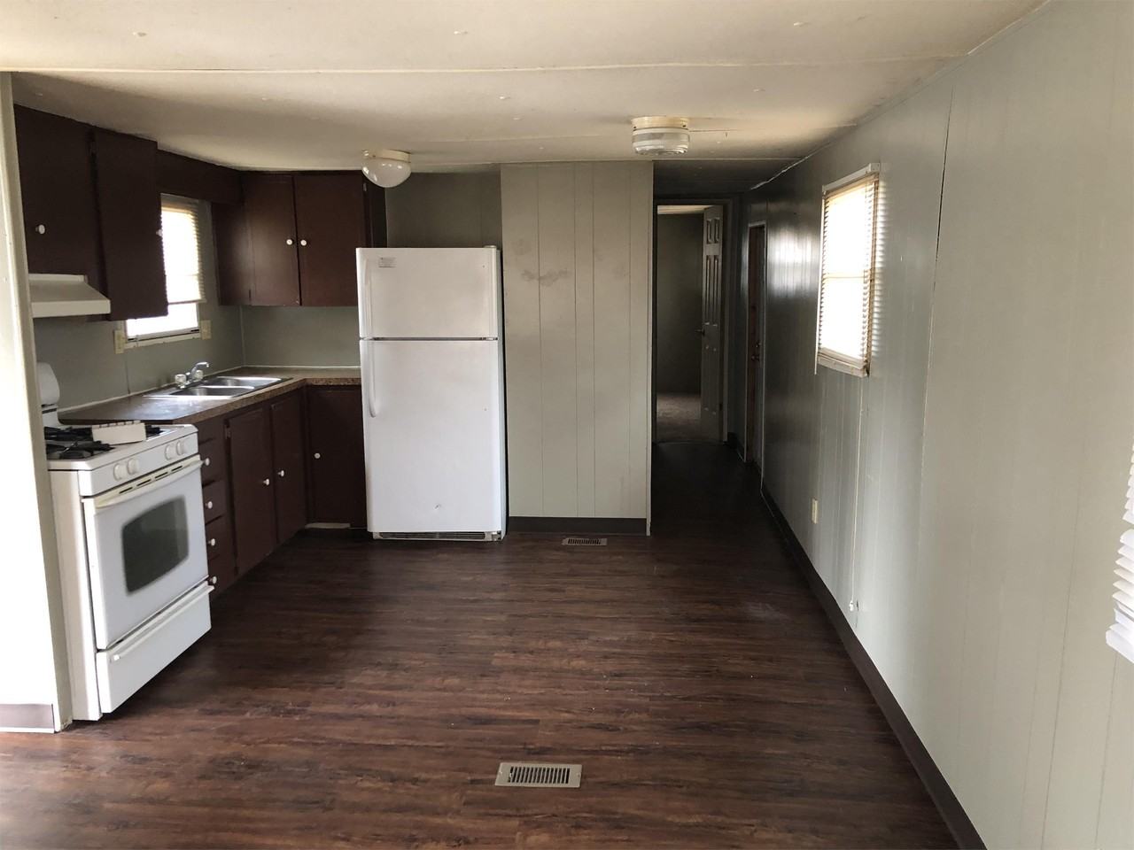 Evergreen Apartment Homes - Photo 2 of 4