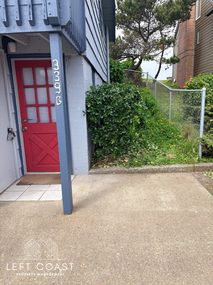 339 Southwest Ebb Avenue - Photo 2 of 13