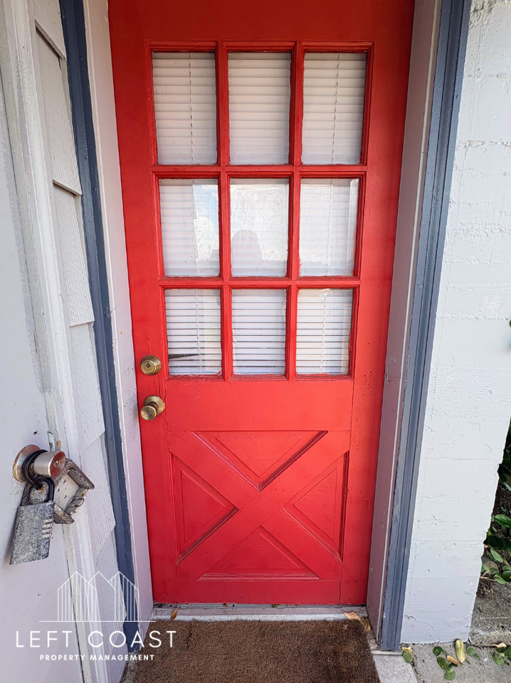 339 Southwest Ebb Avenue - Photo 3 of 13