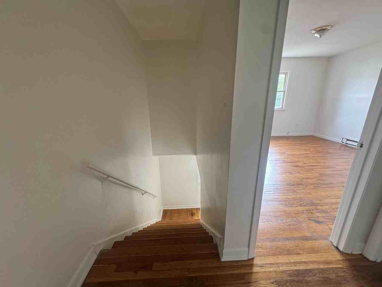 421 Honeywood Avenue - Photo 7 of 8
