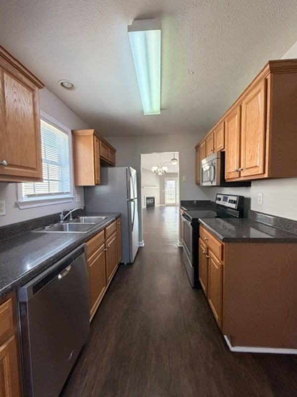 112 Barrington Dr - Photo 4 of 21