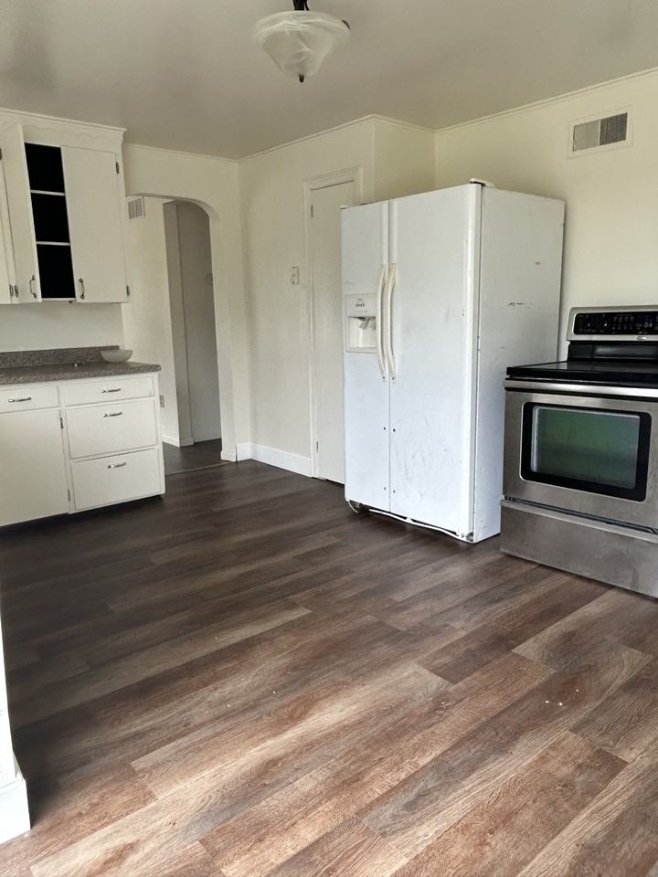 3748 4th Avenue East - Photo 3 of 8