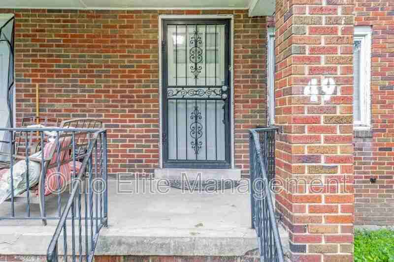 49 S Burgess Ave - Photo 4 of 29