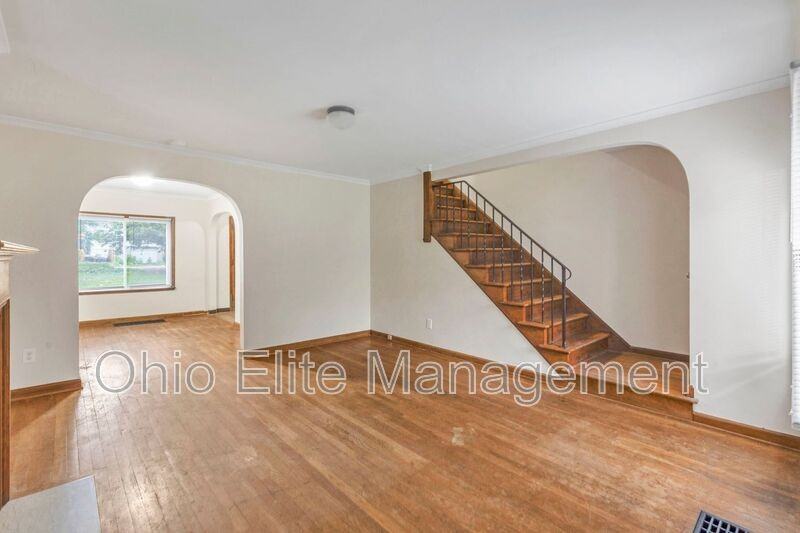 49 S Burgess Ave - Photo 7 of 29