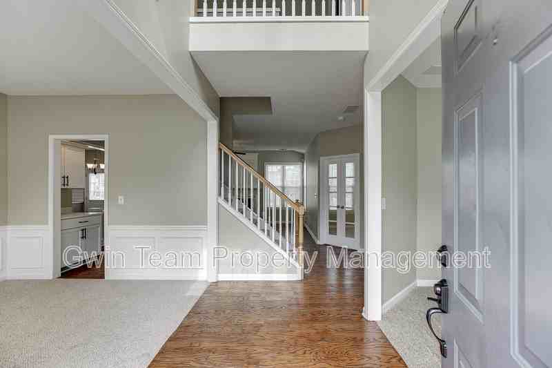 305 Leatherman Ct - Photo 4 of 50