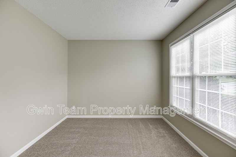 305 Leatherman Ct - Photo 5 of 50