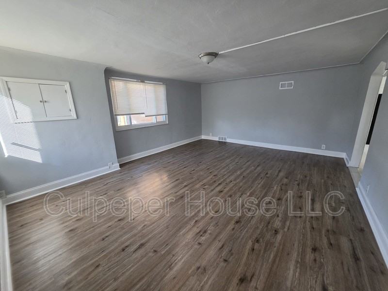 2207 W Laskey Rd - Photo 2 of 6