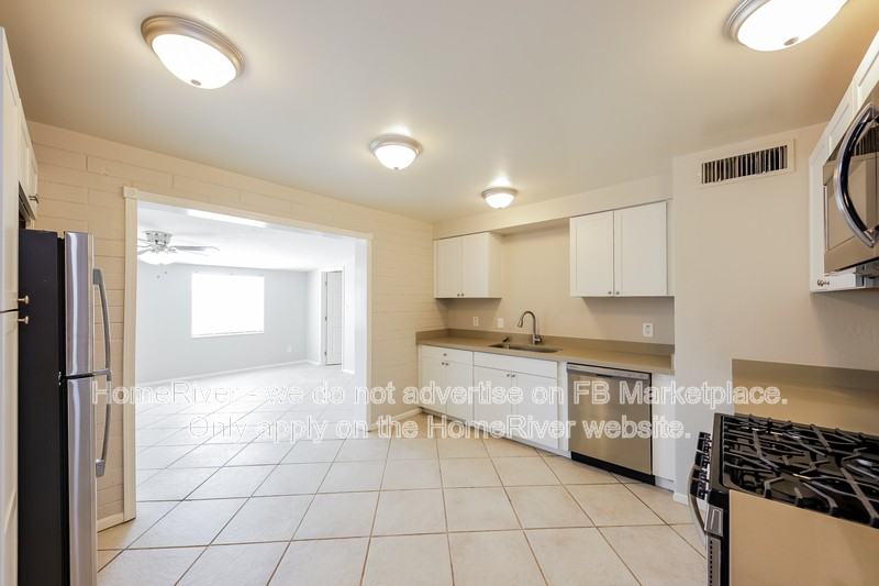 11211 W Missouri Ave - Photo 6 of 18