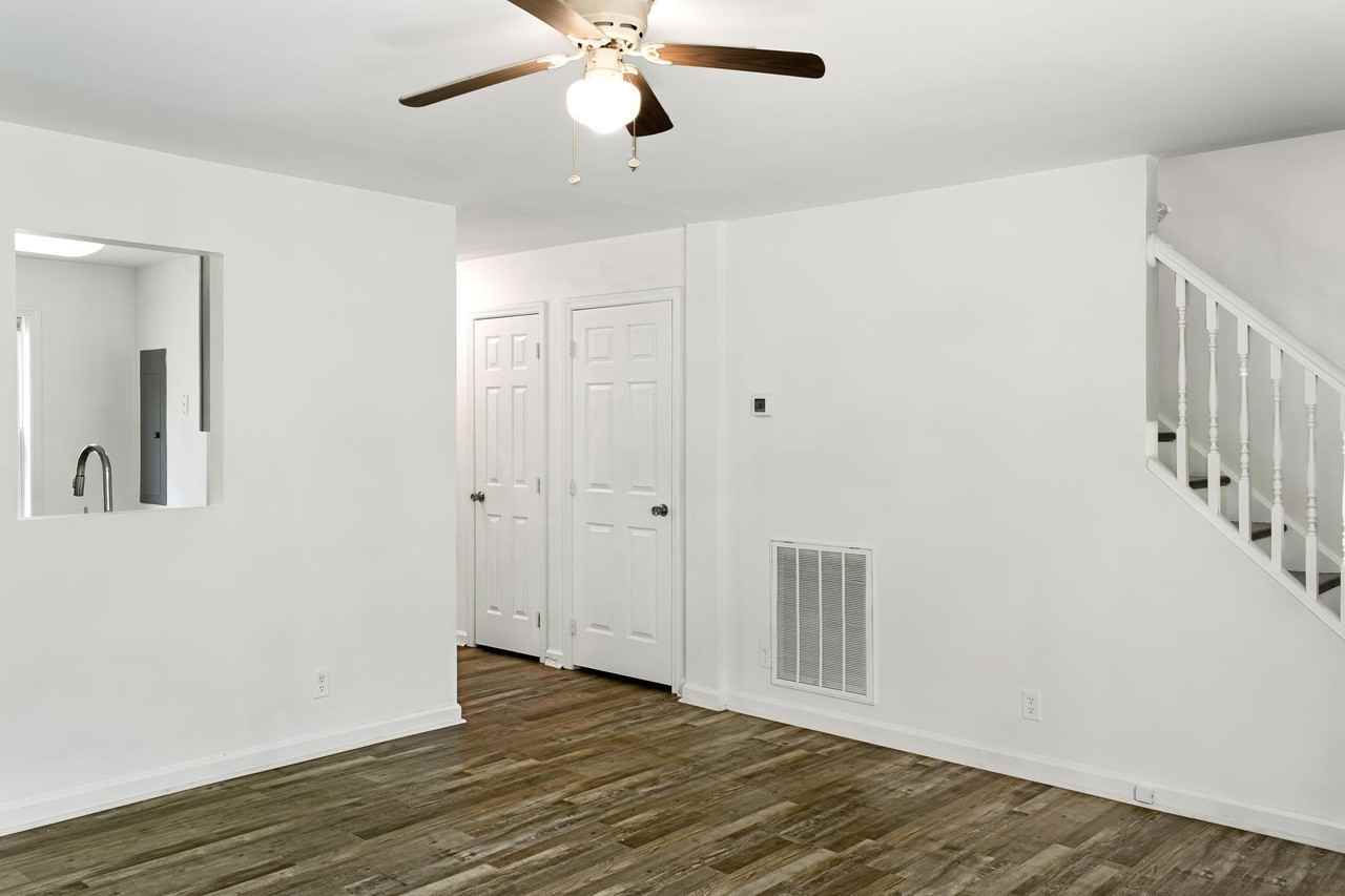 278 N Franklin Street - Photo 4 of 12