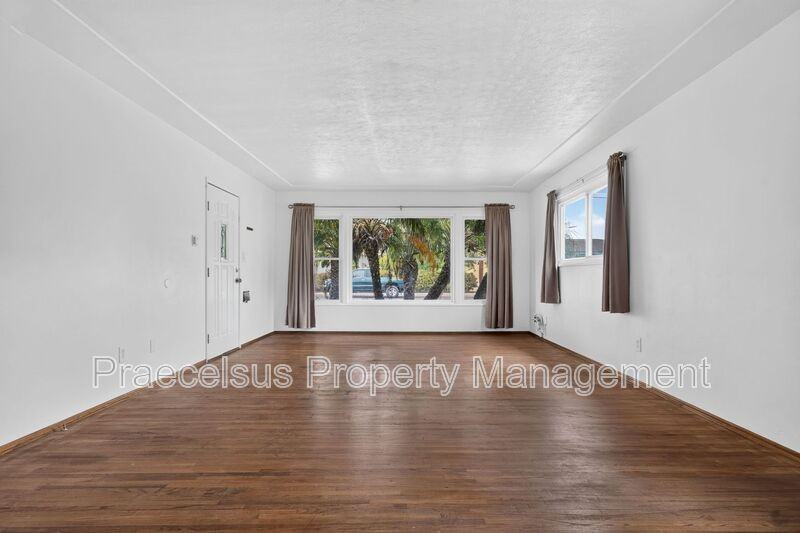 626 Brightwood Ave - Photo 3 of 13