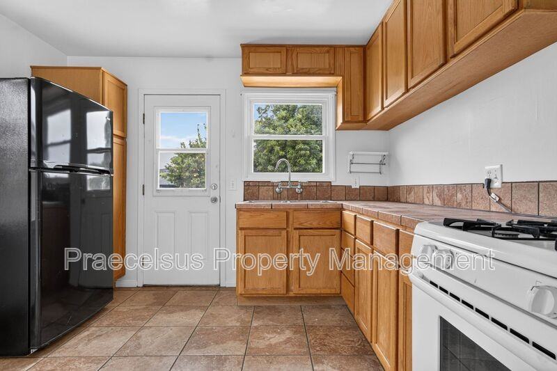 626 Brightwood Ave - Photo 4 of 13