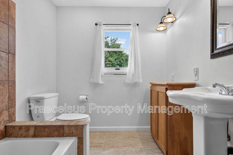626 Brightwood Ave - Photo 5 of 13