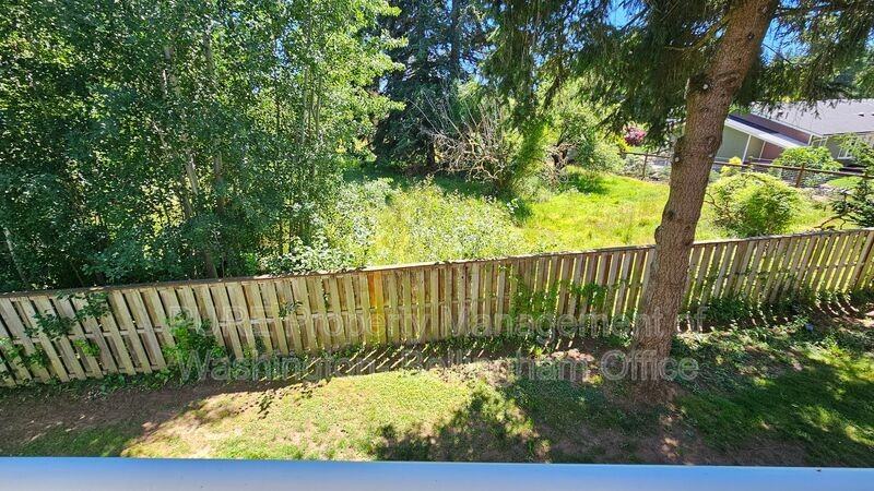2715 W Maplewood Ave #222 - Photo 2 of 12