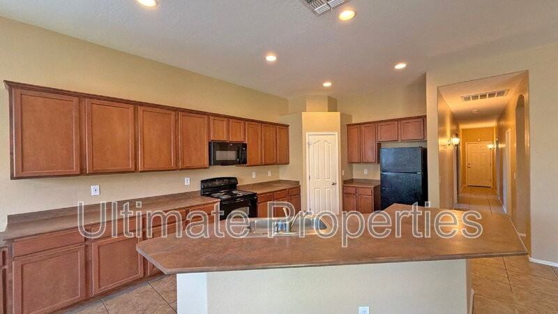 17610 W Ironwood St - Photo 4 of 15