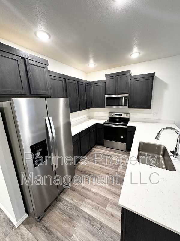 1035 S Benchmark Ln - Photo 3 of 18