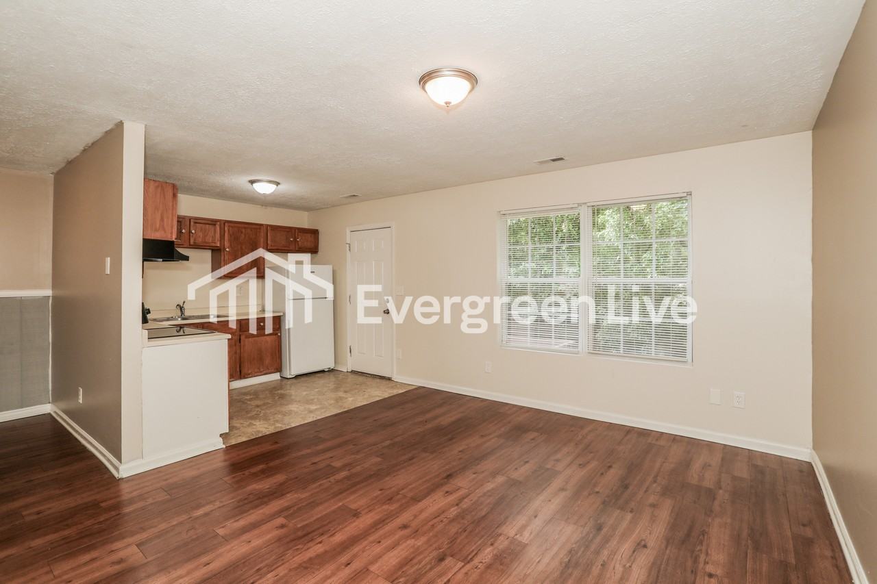 2044 3rd Ave - Photo 3 of 15