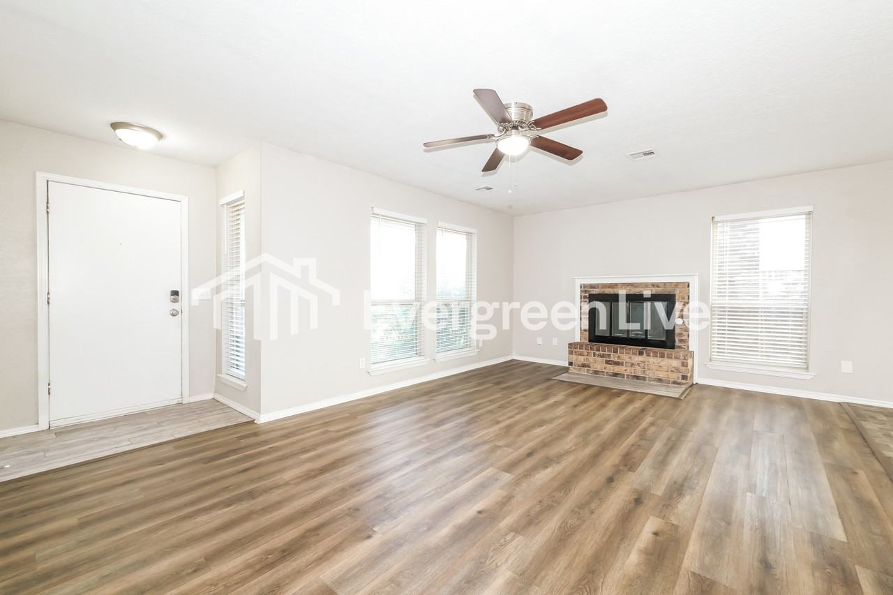 2837 Green Canyon Dr - Photo 2 of 15