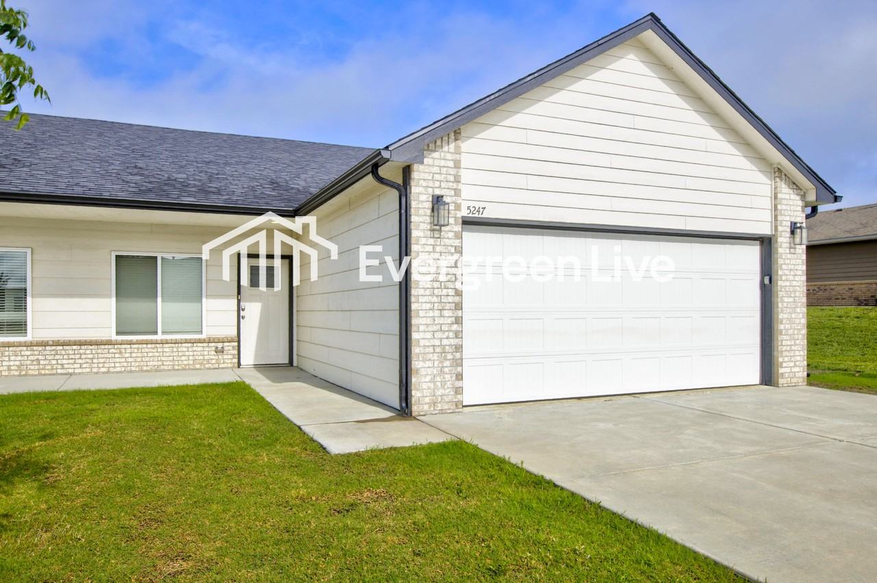 5247 N Cypress St - Photo 2 of 22