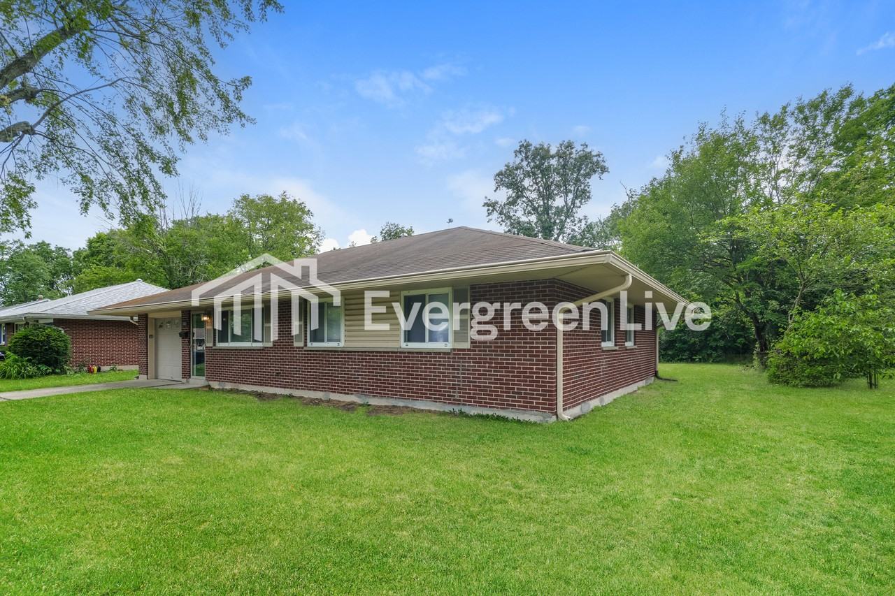 341 Stubbs Dr - Photo 2 of 15