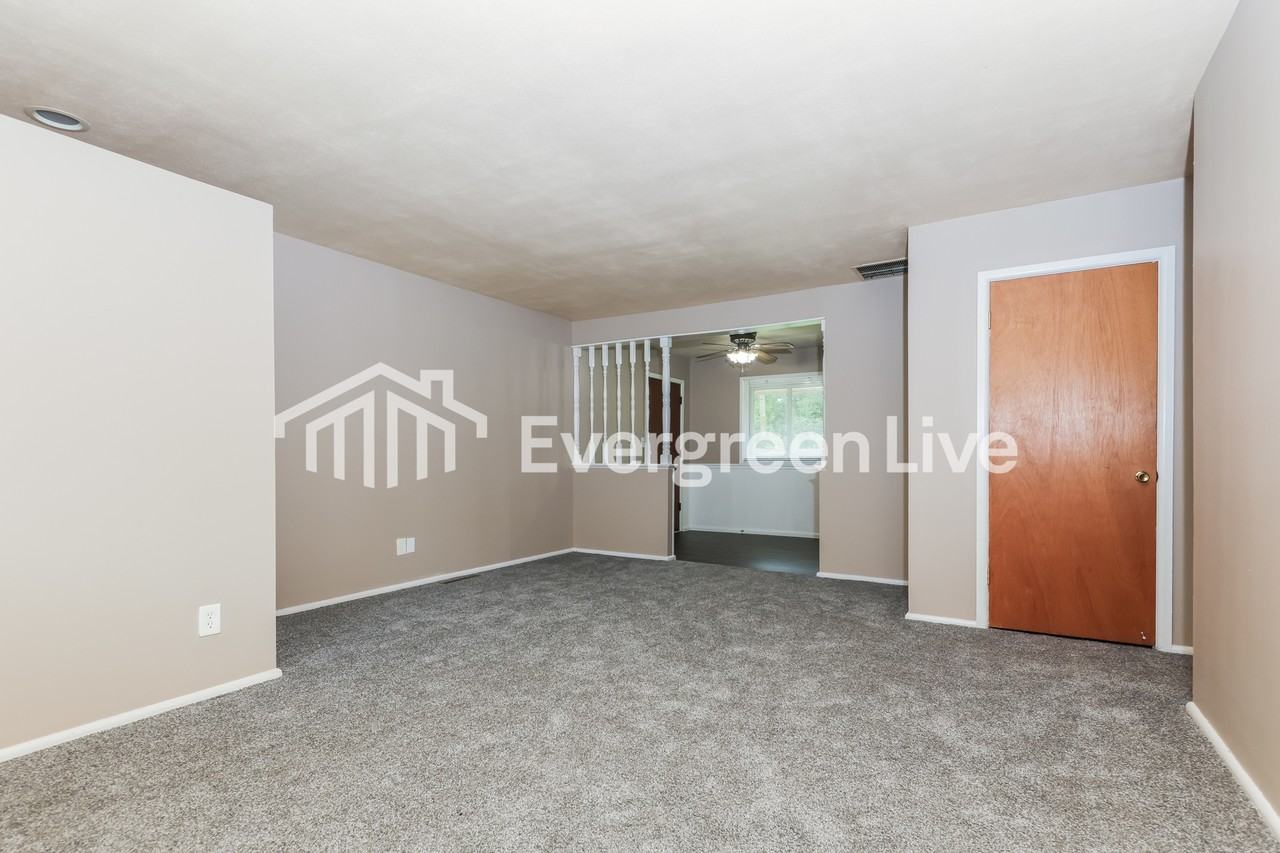 341 Stubbs Dr - Photo 3 of 15