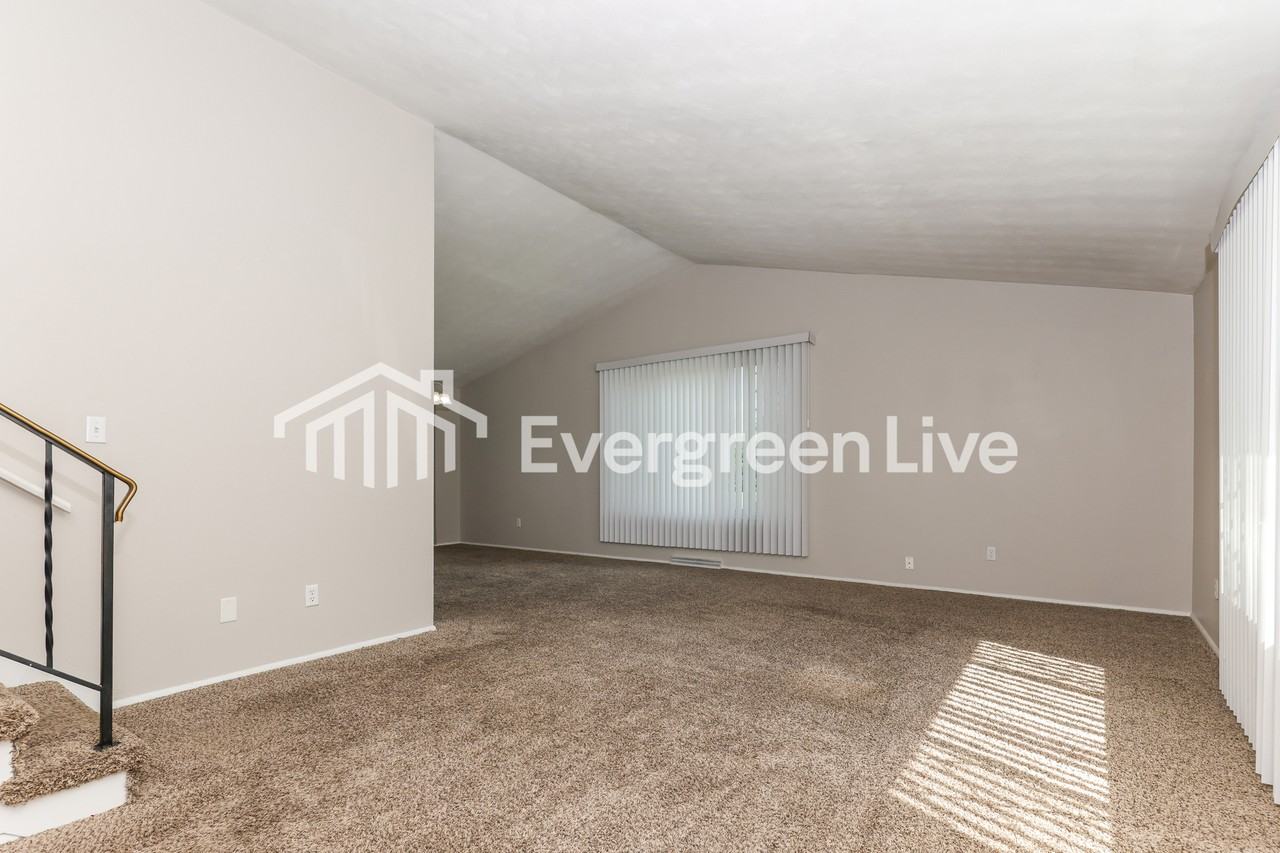 320 Blairwood Dr - Photo 3 of 15