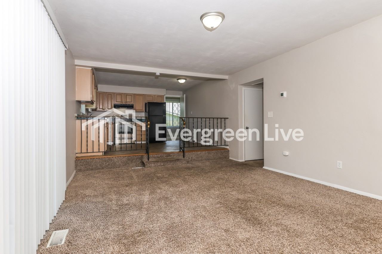 320 Blairwood Dr - Photo 5 of 15