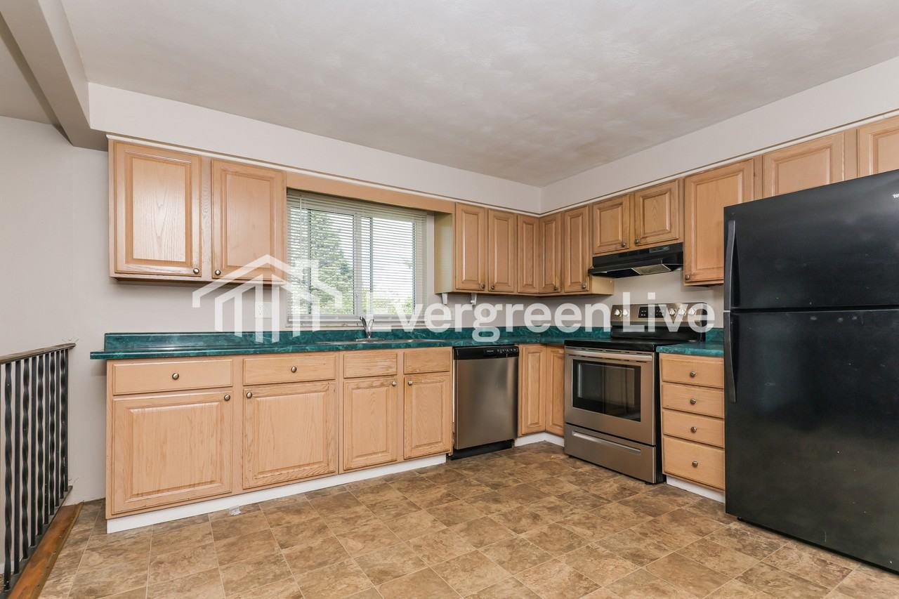 320 Blairwood Dr - Photo 7 of 15