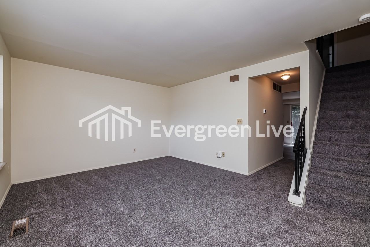 8213 Mount Carmel St - Photo 3 of 15