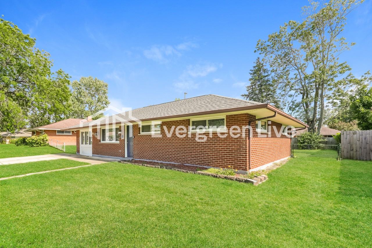4230 Kitridge Rd - Photo 2 of 15