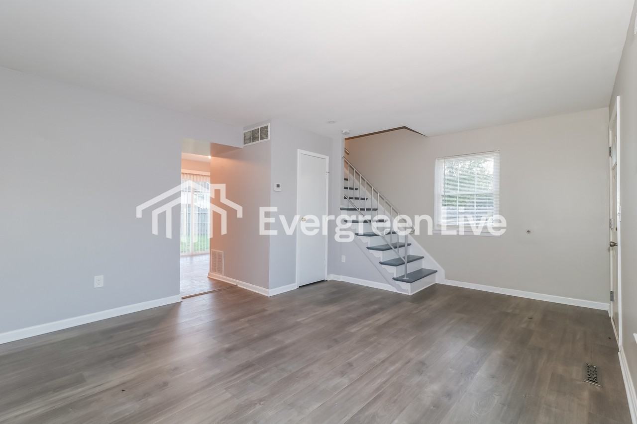 1553 Charlestown Dr - Photo 2 of 15