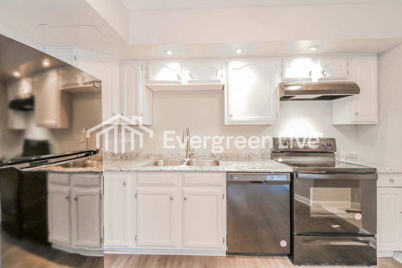 1553 Charlestown Dr - Photo 5 of 15