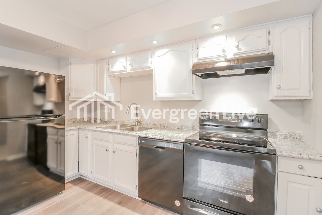 1553 Charlestown Dr - Photo 6 of 15