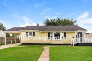 featured image of 521 Weaver Cir