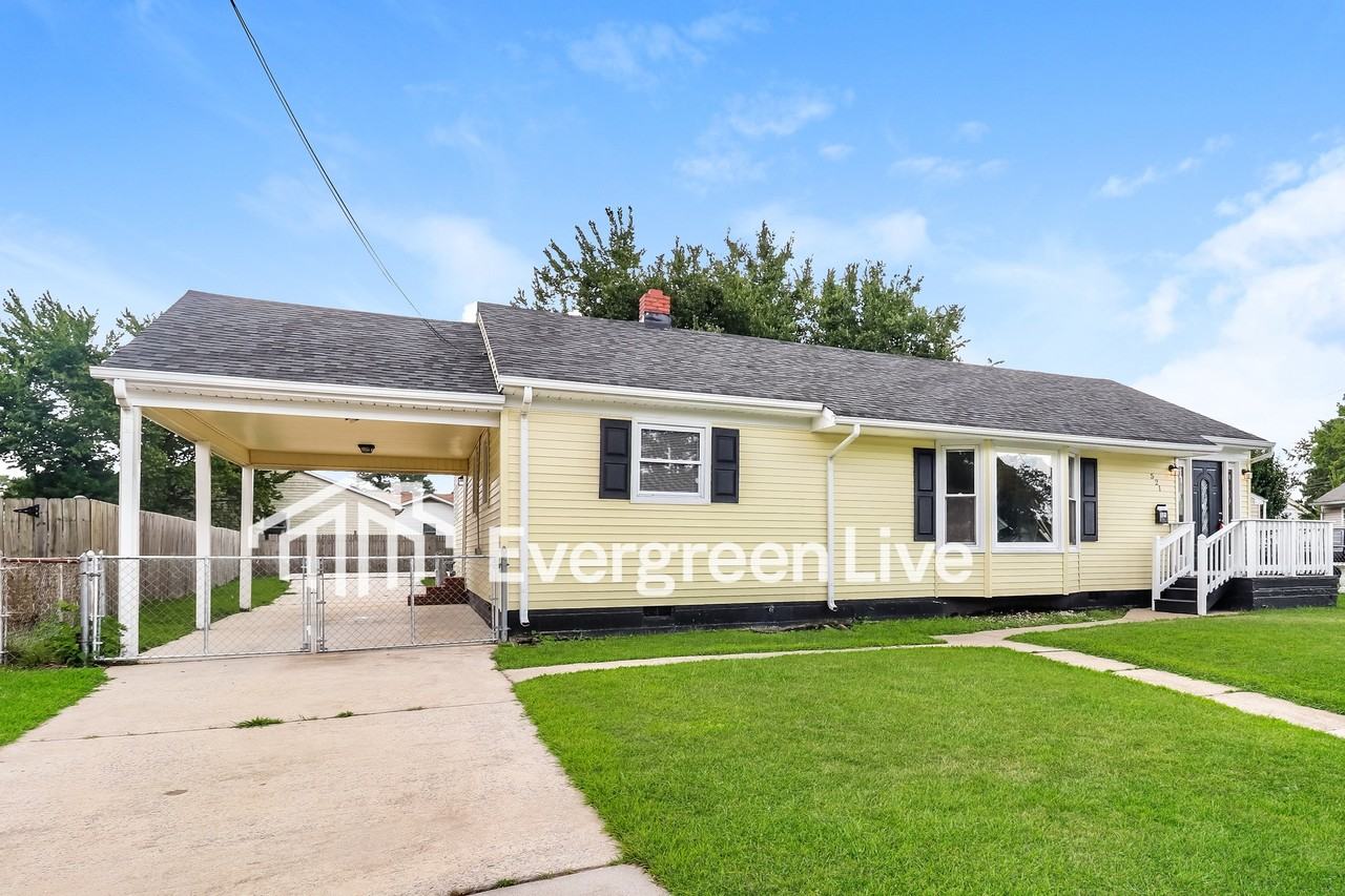 521 Weaver Cir - Photo 2 of 15